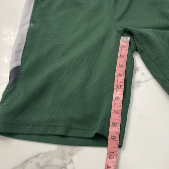 NFL team apparel Green Bay youth green and white shorts - Picture 7 of 8